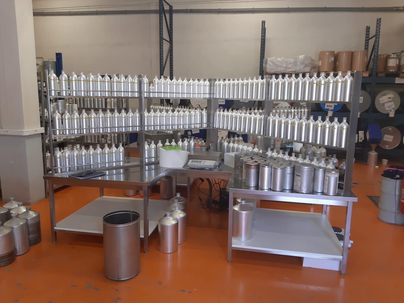 Orgue de peses en Inox Zone de production en Parfumerie